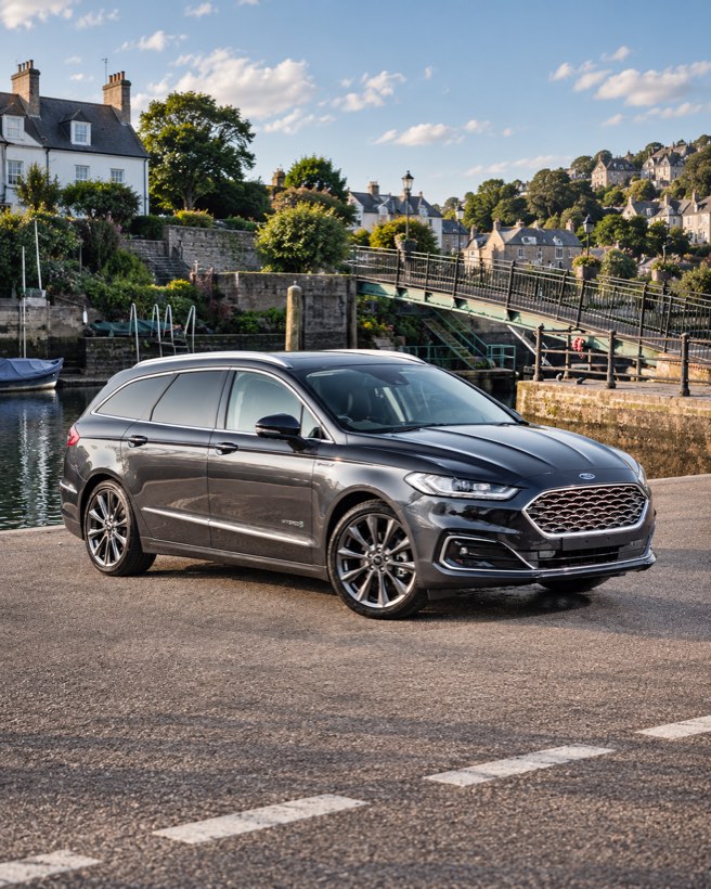 Ford Mondeo negro L&C Premier